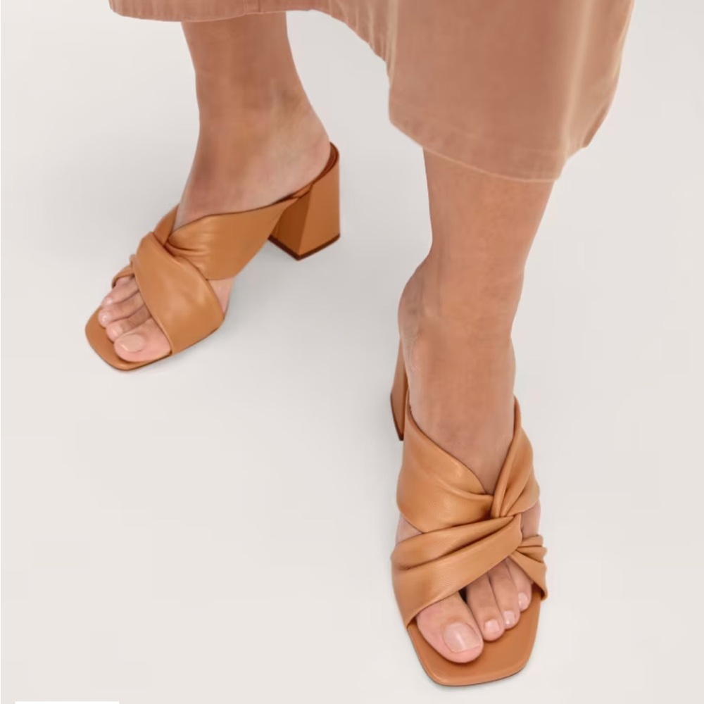 NEW Everlane Desert Tan Leather Day Twist Heel in Size 6.5 - Picture 2 of 14